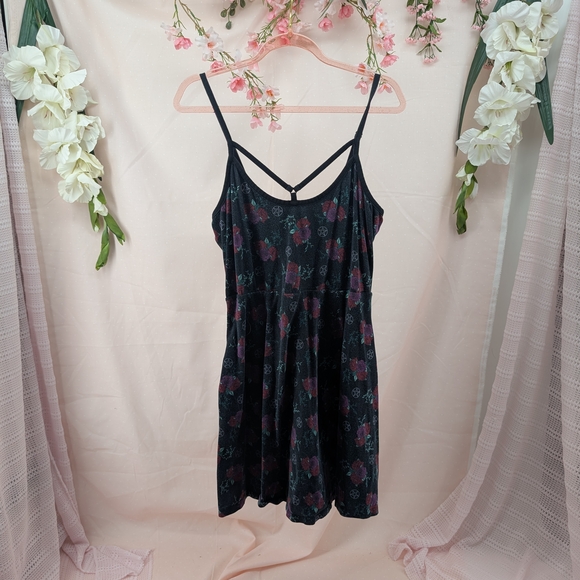 Hot Topic Black Floral Spaghetti-Strap Dress